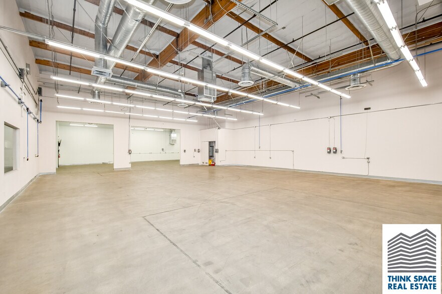 More Photos Of 9419 Mason Ave, Chatsworth Manufacturing For Lease