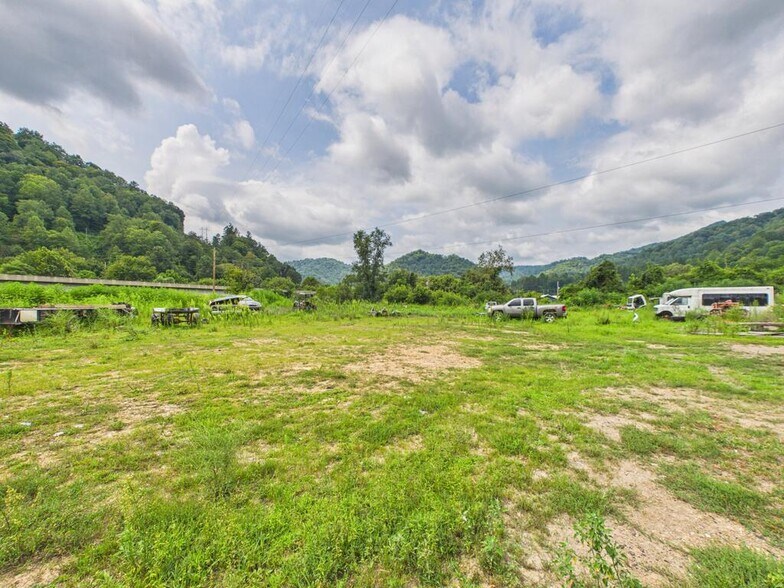 More Photos Of 8031 Ky Route 122, Minnie Warehouse For Sale