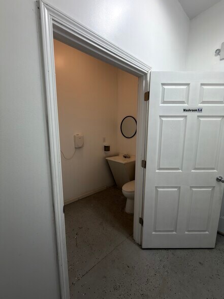 More Photos Of 205 Wiley ave, Washington General Retail For Sale