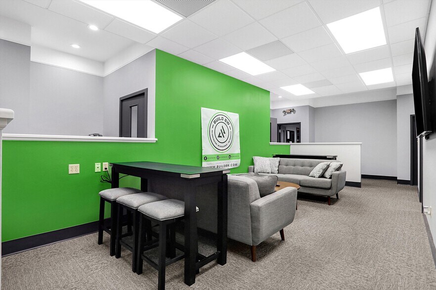 More Photos Of 615 Russell Ave, Indianapolis Medical For Sale