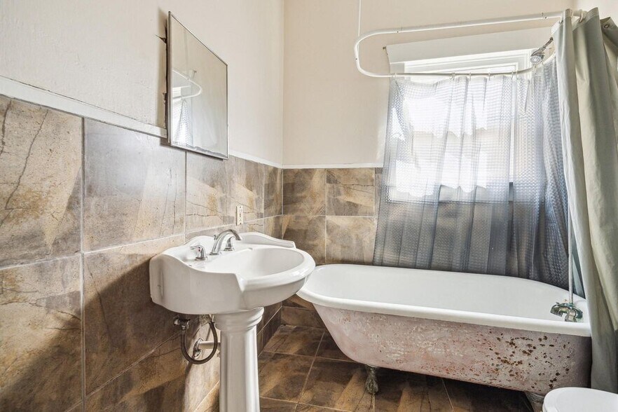 More Photos Of 1847 Harvard St, Houston Apartments For Sale