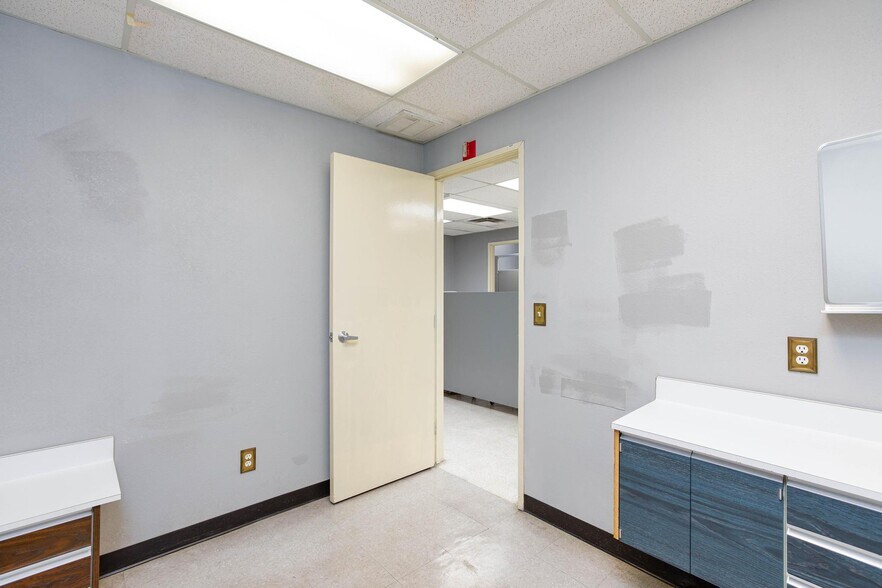 More Photos Of 872 E Sahara Ave, Las Vegas Medical For Lease
