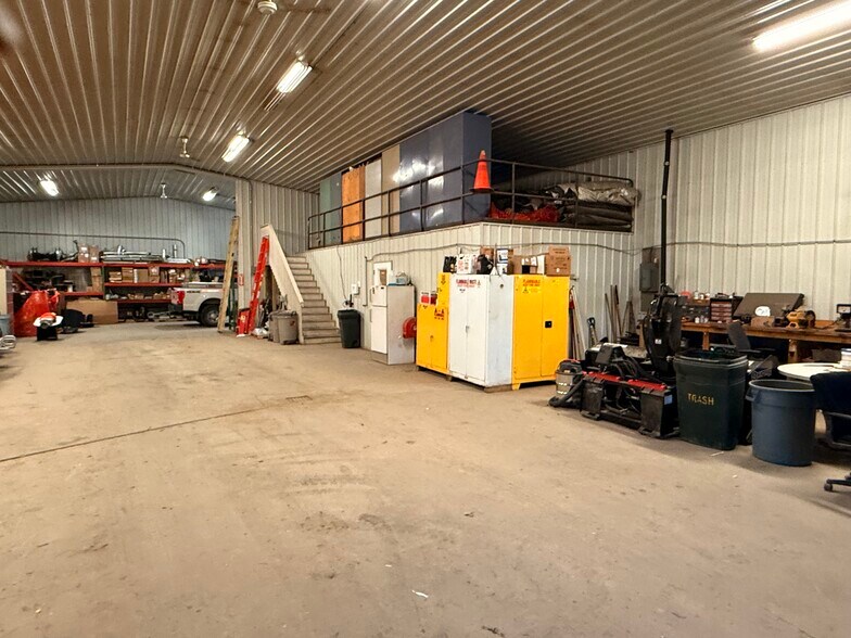More Photos Of 1828 23rd St S, Moorhead Warehouse For Lease