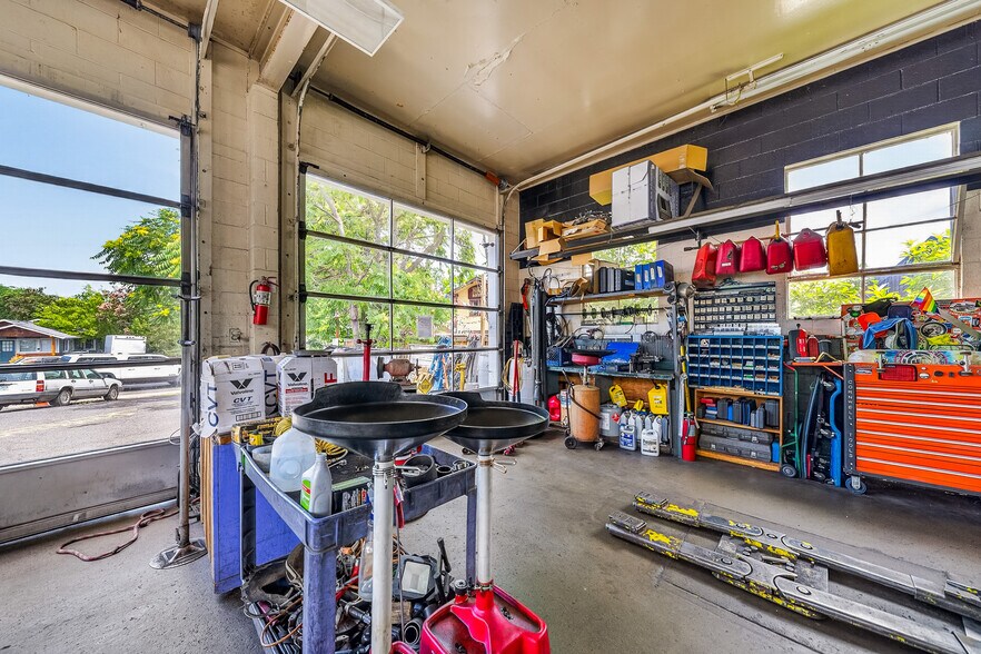 More Photos Of 75 Lithia Way, Ashland Service Station For Sale