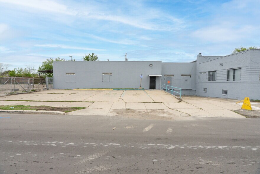 More Photos Of 9900 Northlawn St, Detroit Warehouse For Lease