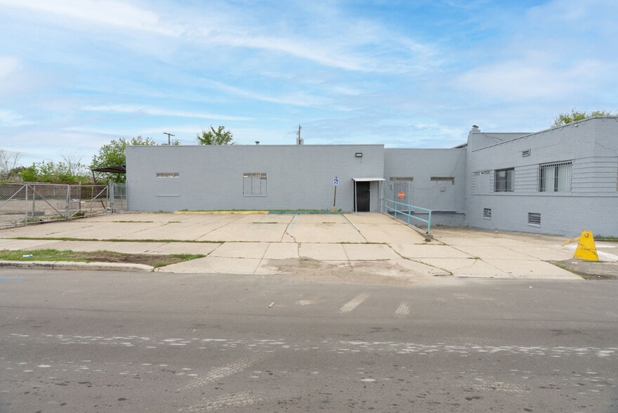 More Photos Of 9900 Northlawn St, Detroit Warehouse For Sale