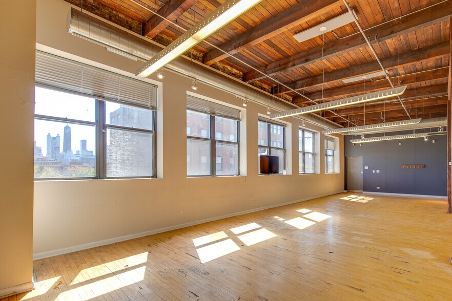 More Photos Of 1000 N Halsted St, Chicago Loft Creative Space For Lease