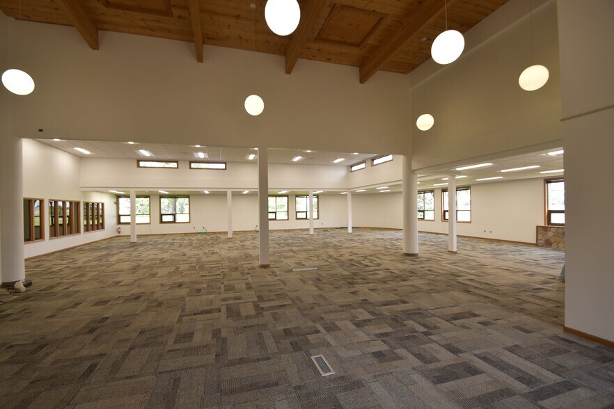 More Photos Of 1749 38th St S, Fargo Flex For Lease