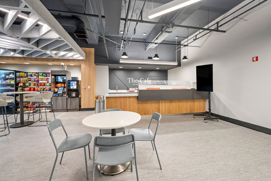 More Photos Of 8000 IH-10 W, San Antonio Unknown For Lease