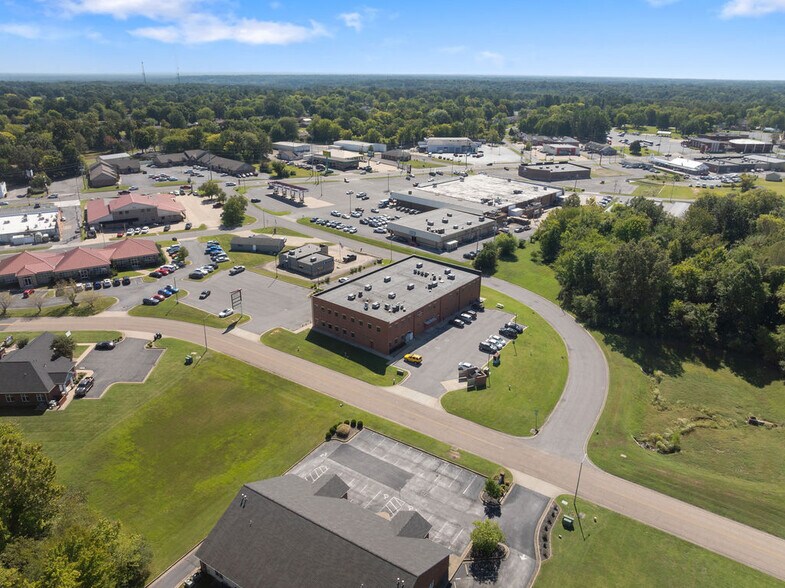 More Photos Of 67 Lakeview Dr, Paducah Office For Lease