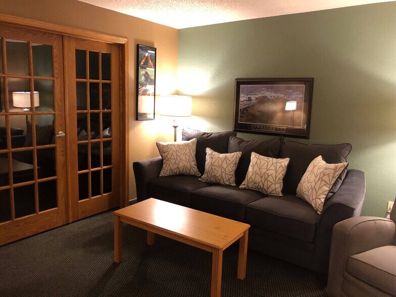 More Photos Of 515 W Water St, Fayette Hotel For Sale