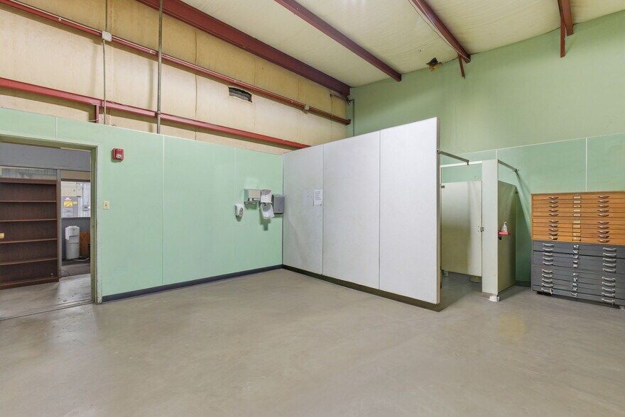 More Photos Of 13026 Rosecrest Dr, Houston Warehouse For Lease