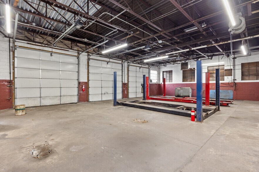 More Photos Of 1010 Spruce St, Lawrenceville Warehouse For Sale
