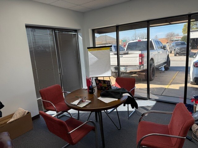 More Photos Of 123 S Date St, Jenks Warehouse For Lease