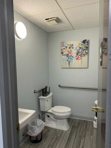 More Photos Of 6101 Webb Rd, Tampa Medical For Sale