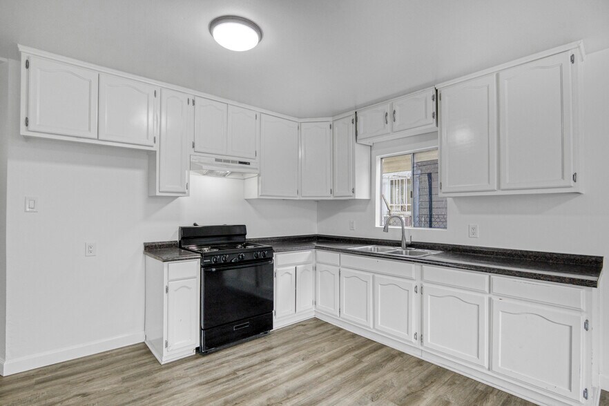 More Photos Of 5907 Bonsallo Ave, Los Angeles Multifamily For Sale