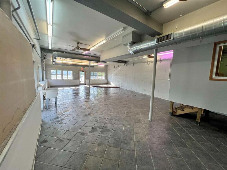 More Photos Of 2 Rocky Shore Dr, Iowa City Office For Lease