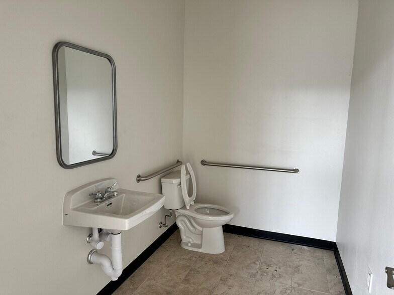 More Photos Of 900 W Jackson Ave, Pasadena Unknown For Lease