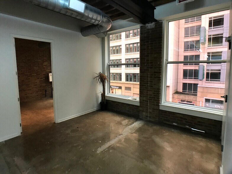 More Photos Of 108-110 W Kinzie St, Chicago Office Residential For Sale