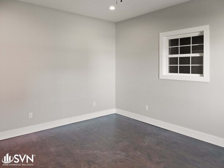 More Photos Of 300 Opportunity dr, Mayfield Warehouse For Sale