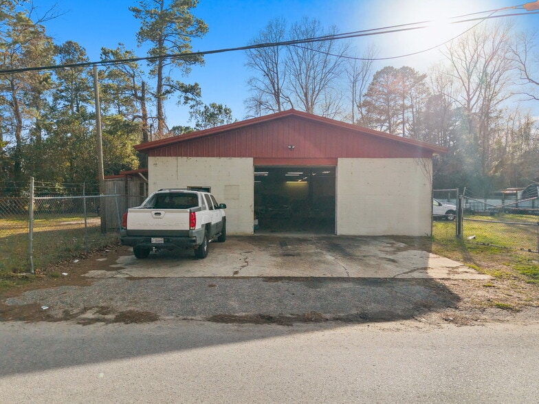More Photos Of 101 Watering St, Tabor City Flex For Sale