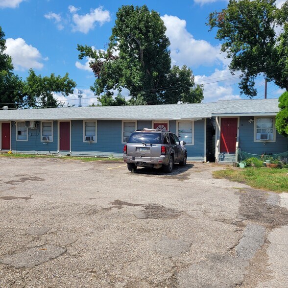 More Photos Of 13928 Bandera St, Houston Apartments For Sale