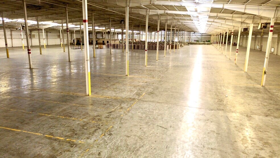 More Photos Of 103 S Acres St, Sikeston Distribution For Lease