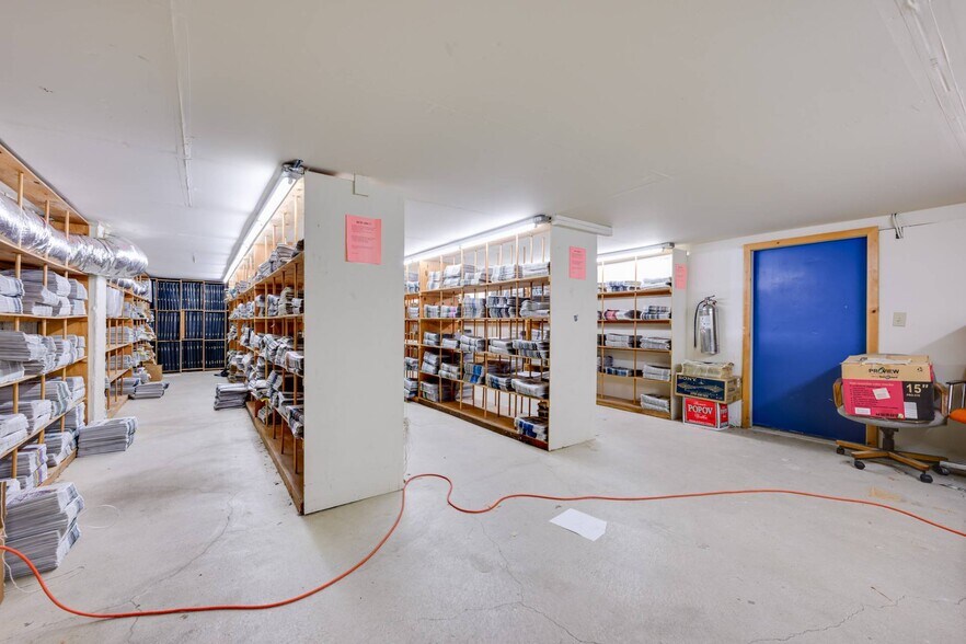 More Photos Of 135 Windmill Ln, Southampton Office For Sale