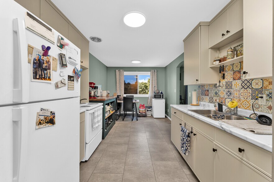 More Photos Of 109 Division St N, Kingsville Apartments For Sale