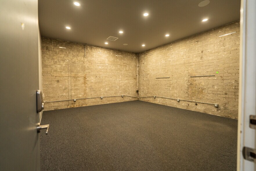 More Photos Of 33-43 E Orange Grove Ave, Burbank Unknown For Lease