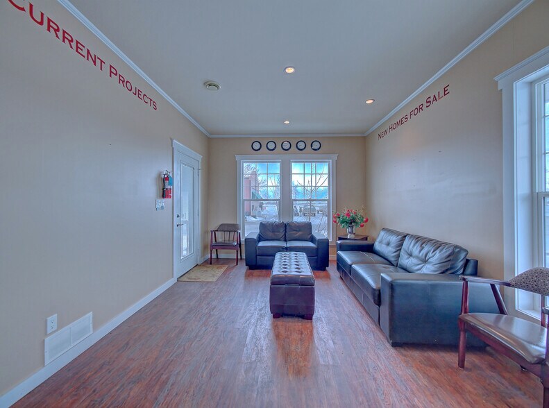 More Photos Of 5015 50 St, Chipman General Retail For Sale