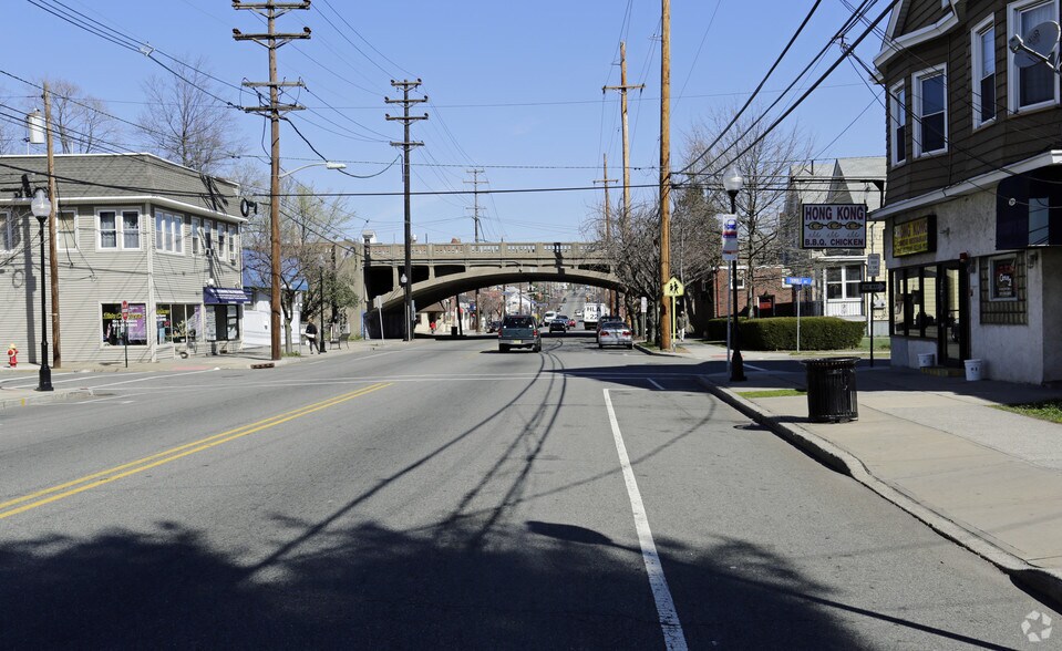 More Photos Of 245-247 Lakeview Ave, Clifton Apartments For Lease