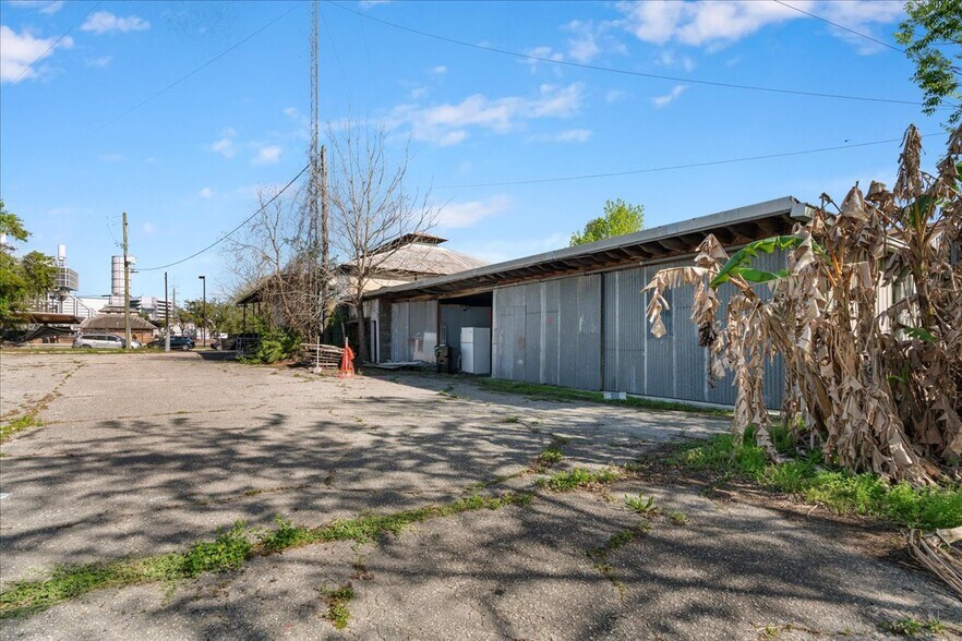 More Photos Of 710 SE 2nd St, Gainesville Warehouse For Lease