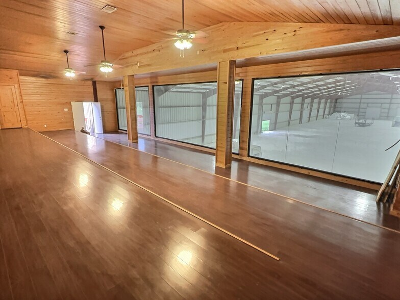 More Photos Of 3411 FM465, Seguin Warehouse For Lease