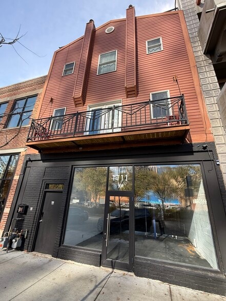 More Photos Of 1111 W Randolph St, Chicago Storefront Retail Residential For Lease