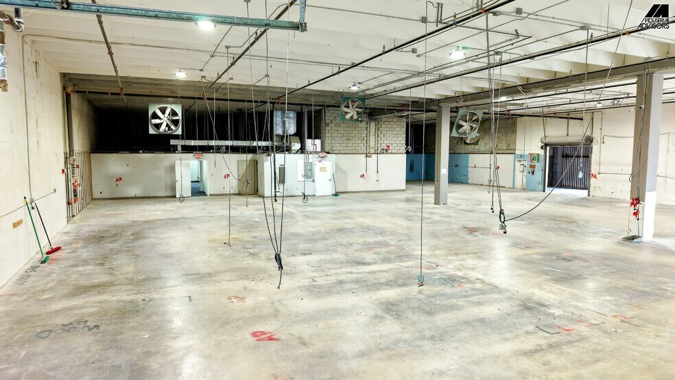 More Photos Of 16350 NW 48th Ave, Miami Warehouse For Lease