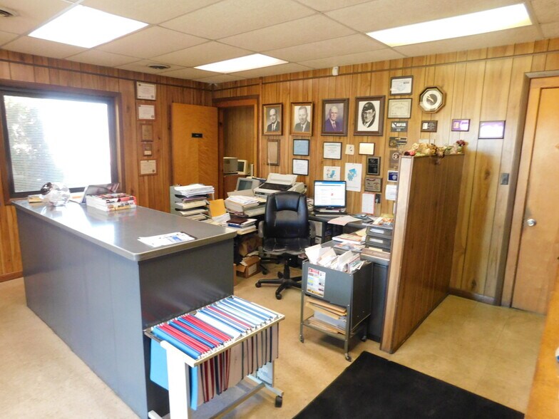 More Photos Of 115 Dairy St, Monett Industrial For Sale