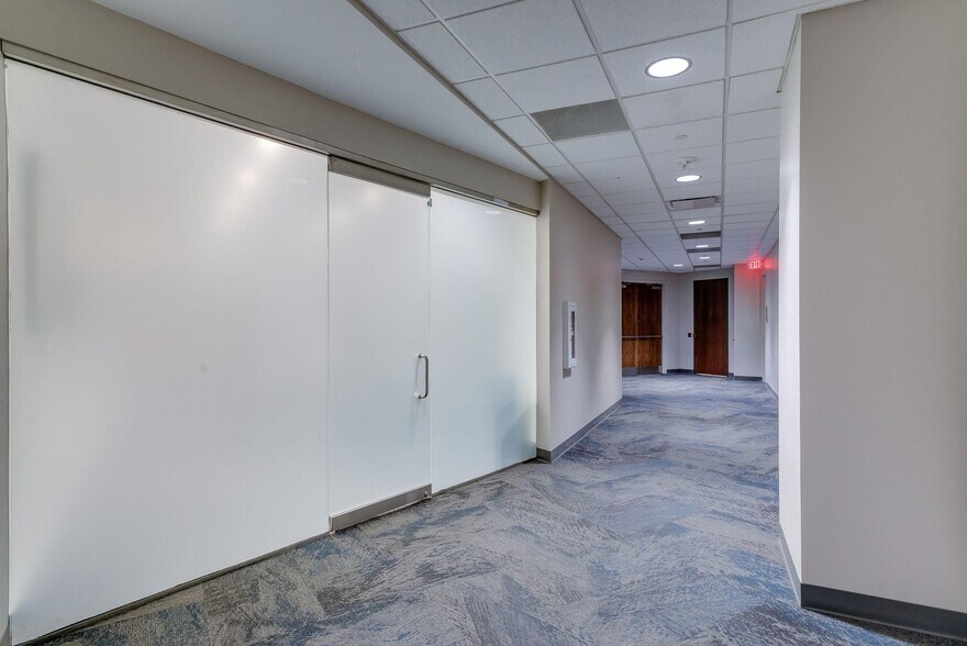 More Photos Of 3100 W 7th St, Fort Worth Office Residential For Lease