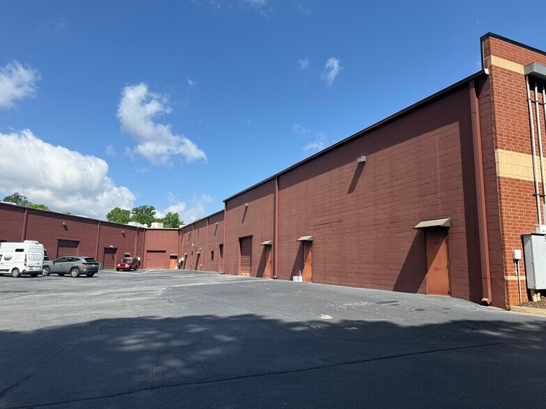 More Photos Of 1880 W Oak Pky, Marietta Light Distribution For Sale