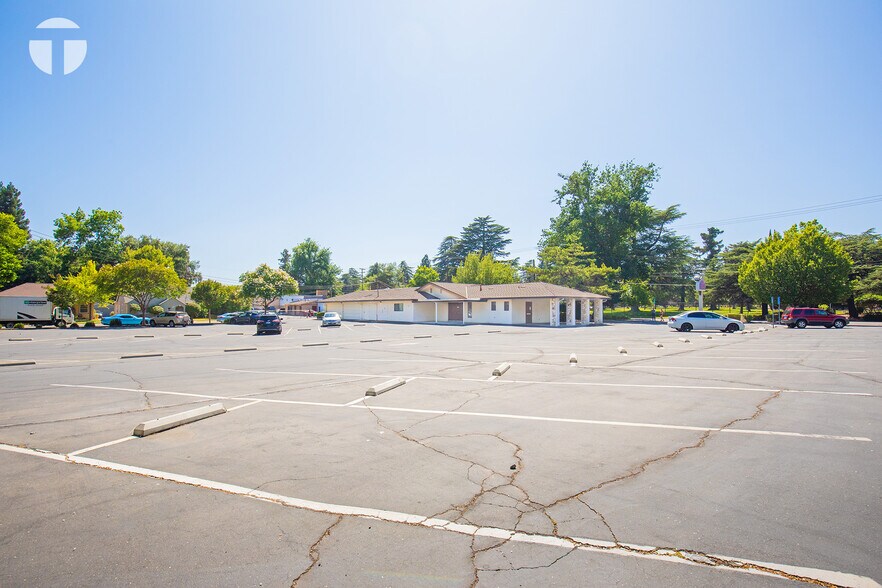 More Photos Of 2685 Riverside Blvd, Sacramento Funeral Home For Sale