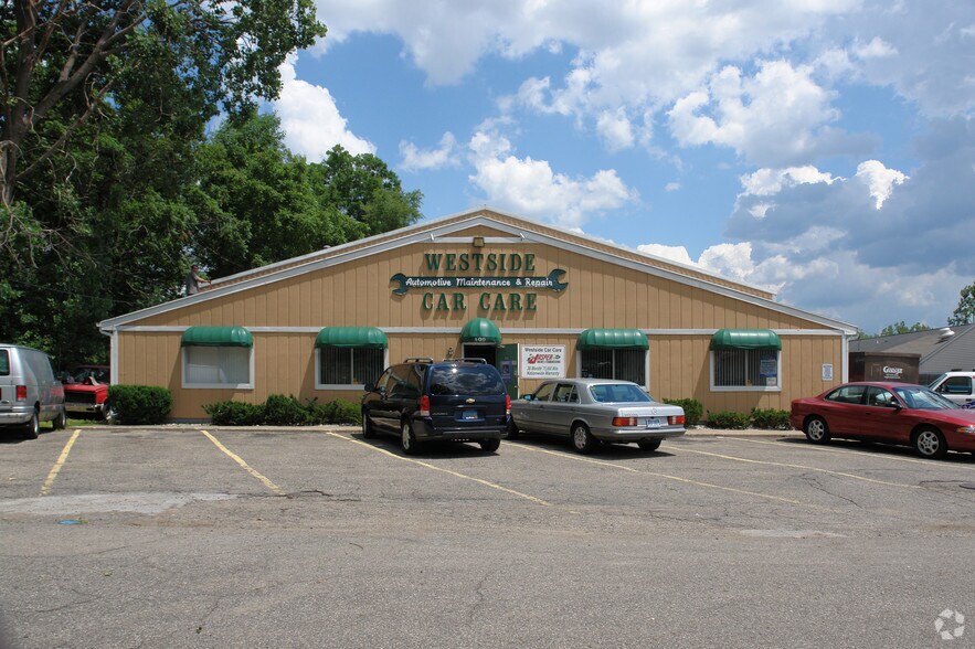 Primary Photo Of 409 Lentz Ct, Lansing Auto Repair For Sale