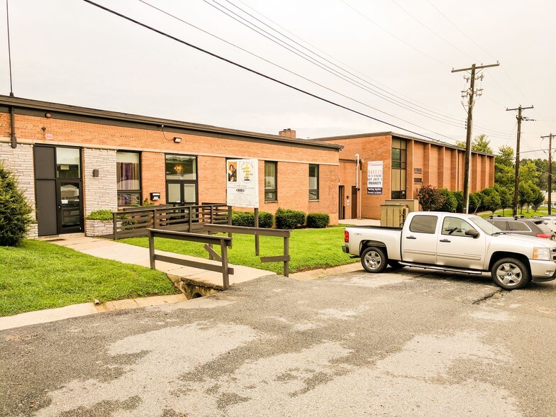 More Photos Of 110-120 W Hampton Ave, Capitol Heights Flex For Lease