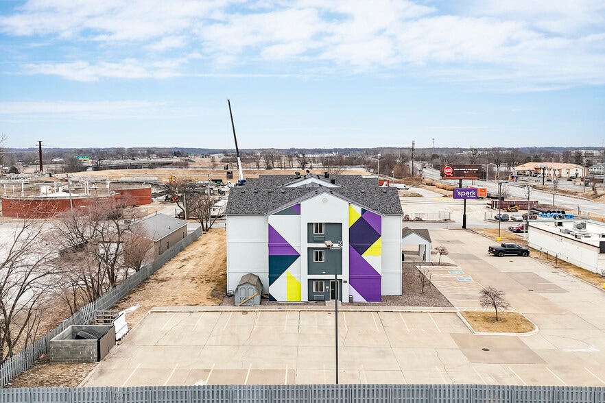 More Photos Of 2705 48th Ave, Moline Hotel For Sale