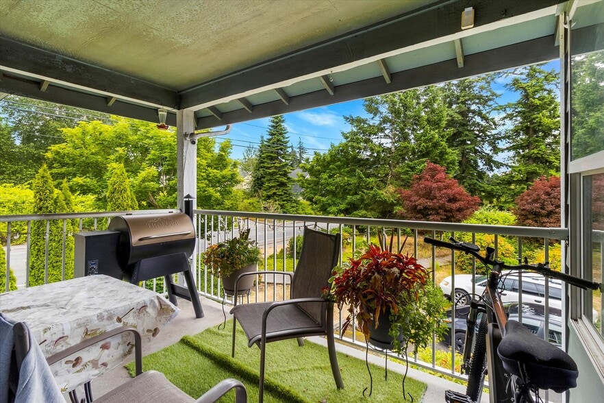 More Photos Of 344 E Bellis Fair Pky, Bellingham Apartments For Sale