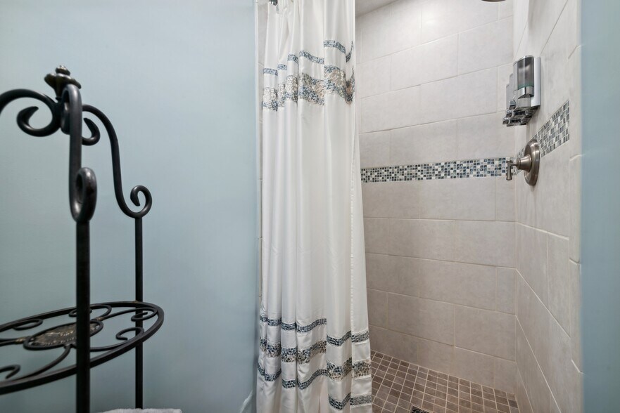 More Photos Of 504 Merrick Rd, Lynbrook Apartments For Sale