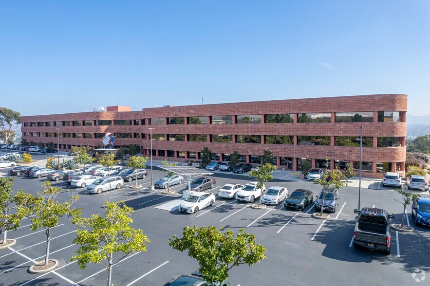 More Photos Of 11440 W Bernardo Ct, San Diego Office For Lease