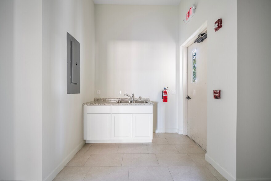 More Photos Of 3976 Destination Dr, Osprey Storefront For Sale