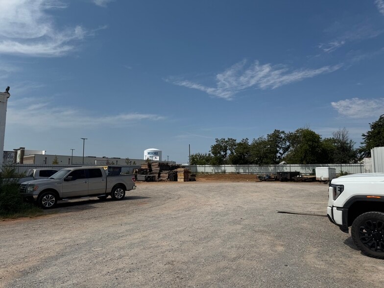 More Photos Of 3001 N I-35 Service Rd, Moore Unknown For Lease