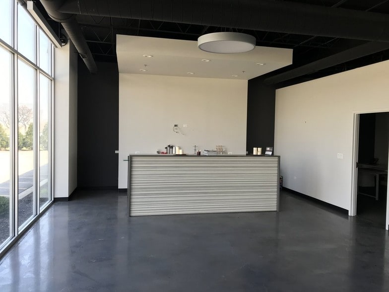 More Photos Of 101 Tower Dr, Burr Ridge Manufacturing For Sale