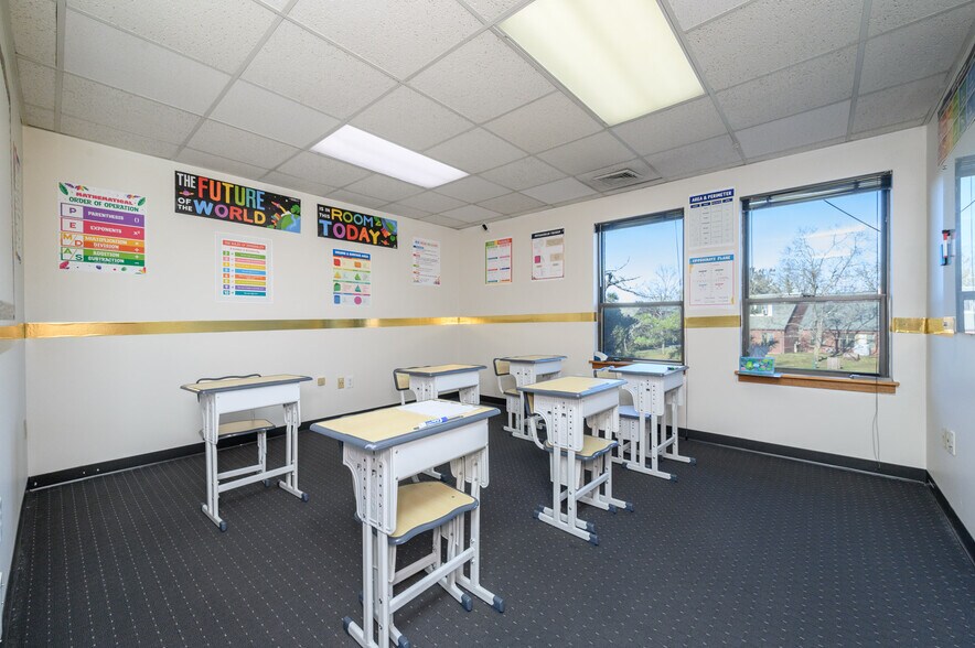 More Photos Of 178 Tamarack Cir, Skillman Office For Sale